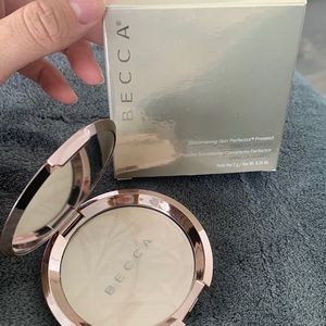 Brand New: BECCA Shimmering Skin Perfector Pressed in shade Vanilla Quartz